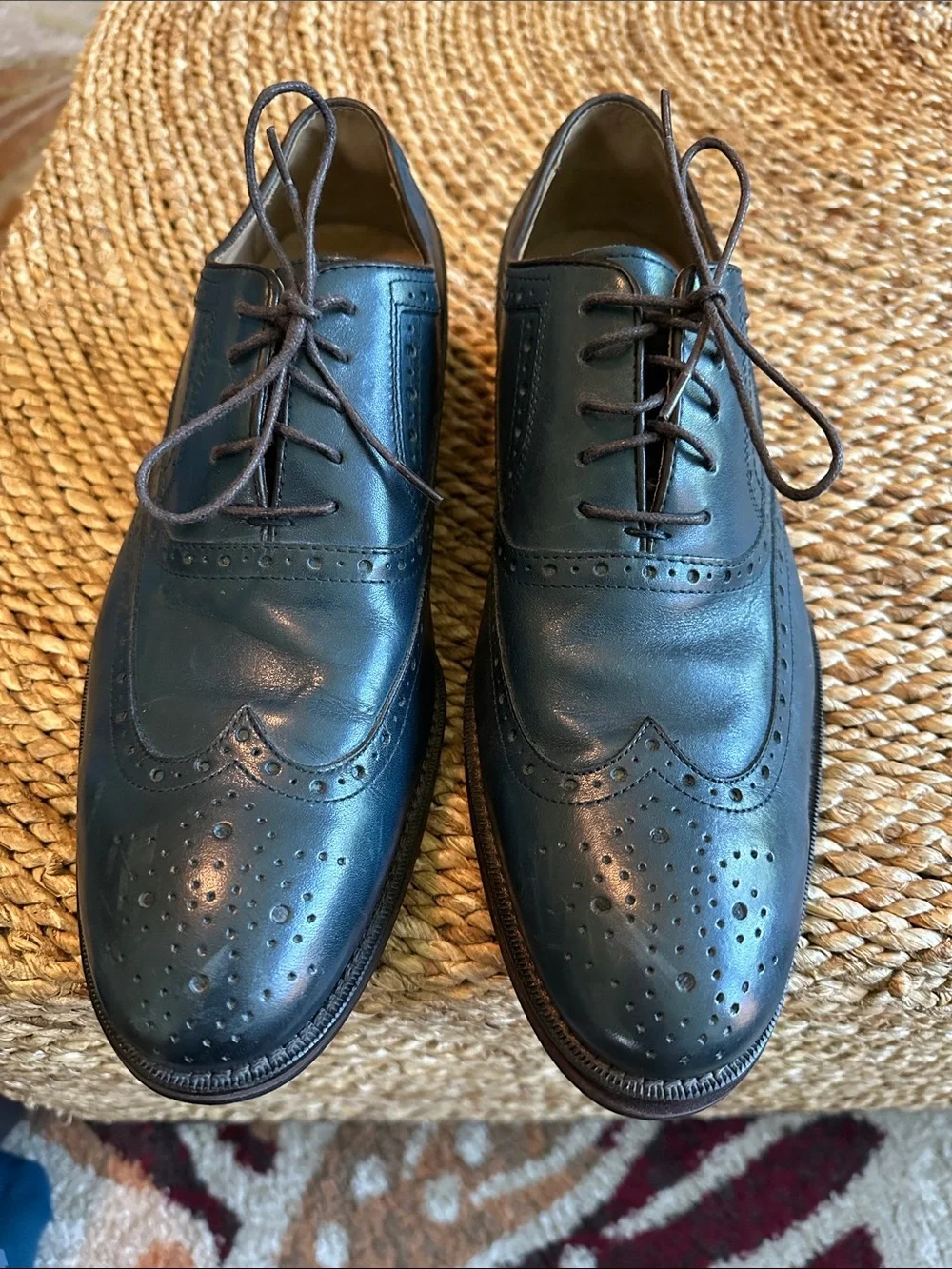 Men's size 9 Johnston & Murphy Classic Wingtip Brogue Leather Dress Shoes